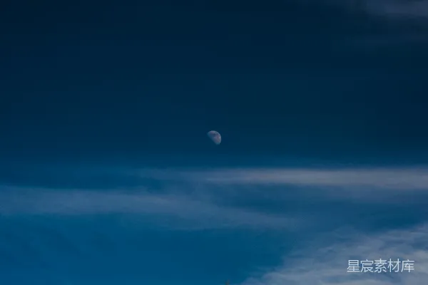 高清摄影 夜空下的新月
