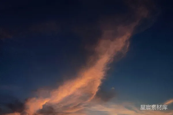 高清摄影 夕阳下的电线杆剪影