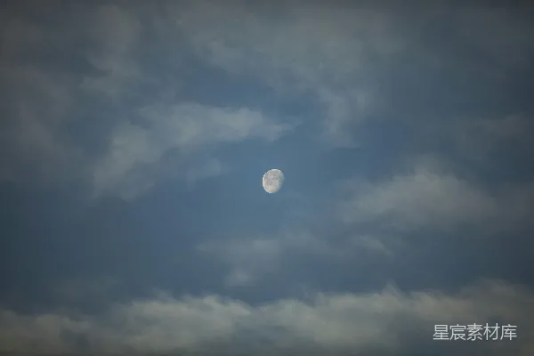高清摄影 云间月影