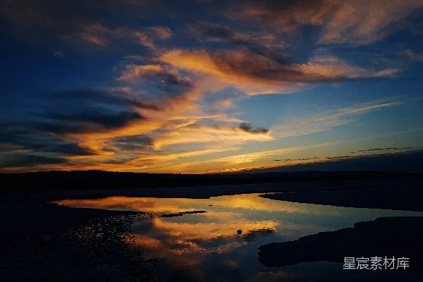 高清摄影 夕阳下的宁静湖面