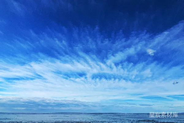 高清摄影 蓝天白云下的宁静海景