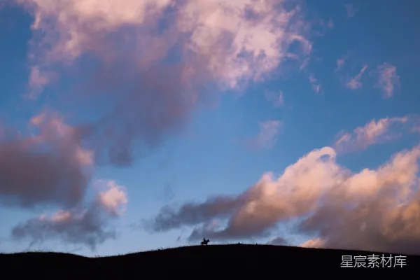 高清摄影 夕阳下的骑者剪影
