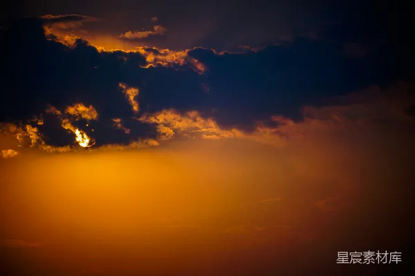 高清摄影 夕阳余晖下的云层
