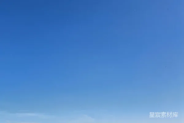 高清摄影 清晨的山丘与蓝天