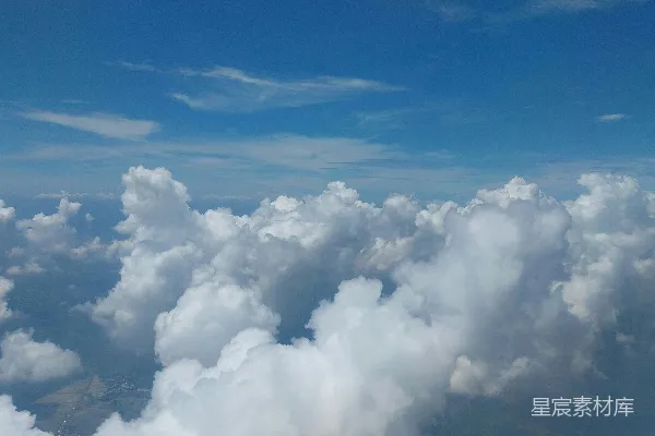 高清摄影 蓝天白云下的旅途