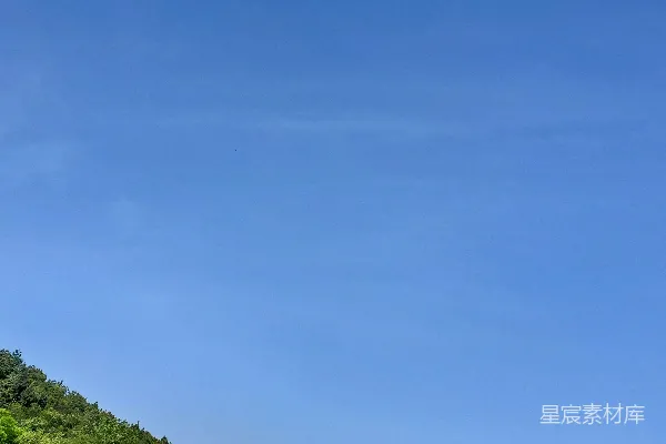 高清摄影 蓝天下的山景
