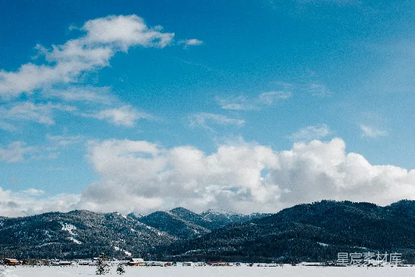 高清摄影 冬日雪景下的宁静山峦