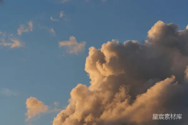 高清摄影 夕阳下的云朵