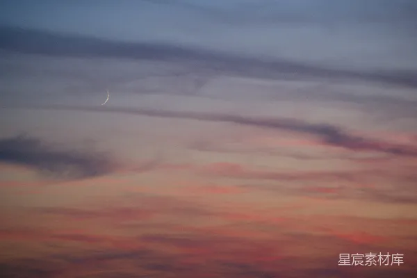 高清摄影 夕阳余晖与新月