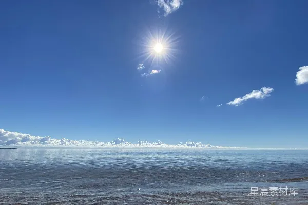 高清摄影 阳光洒在平静的海面