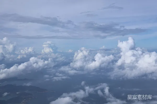 高清摄影 云海之上，俯瞰宁静海湾