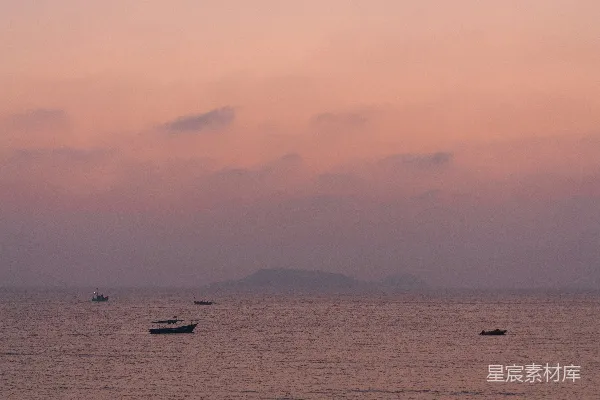 高清摄影 日落海滩：宁静的海边时光