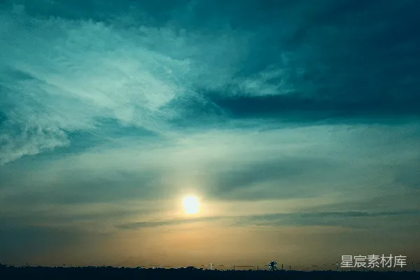 高清摄影 夕阳下的宁静天空