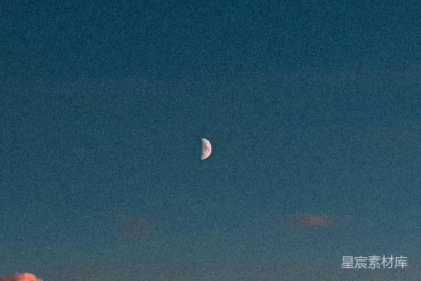 高清摄影 静谧的夜空与半弯新月