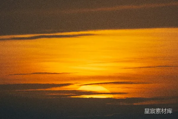 高清摄影 夕阳西下，云海中的宁静