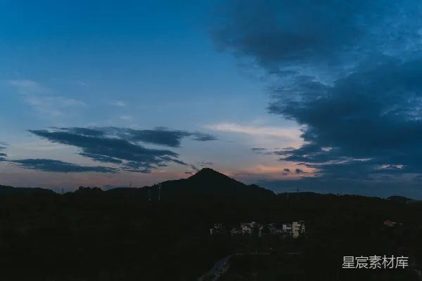 高清摄影 暮色下的山间小镇
