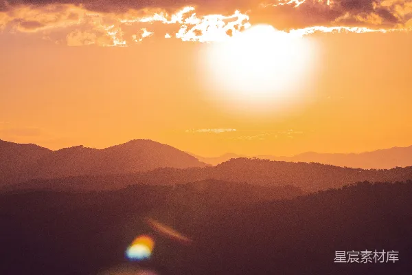 高清摄影 夕阳下的山脉剪影