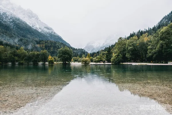 高清摄影 湖边的宁静山景