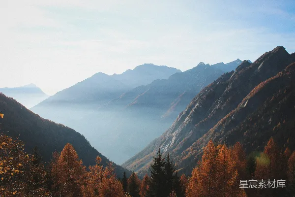 高清摄影 秋日山峦的宁静之美
