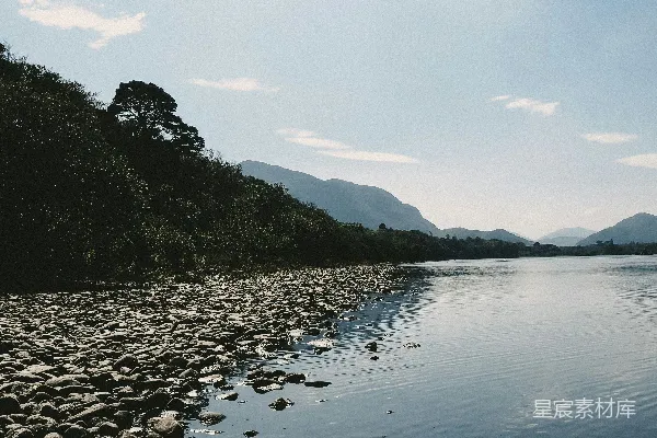 高清摄影 宁静的河岸