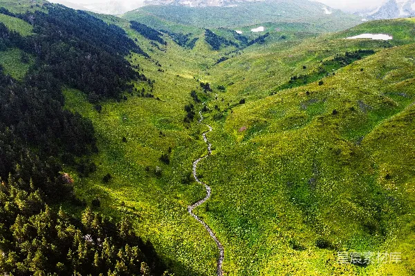 高清摄影 蜿蜒山间小溪