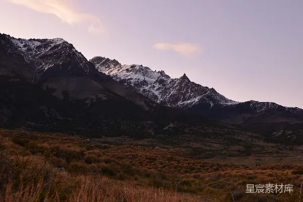 高清摄影 夕阳下的雪山
