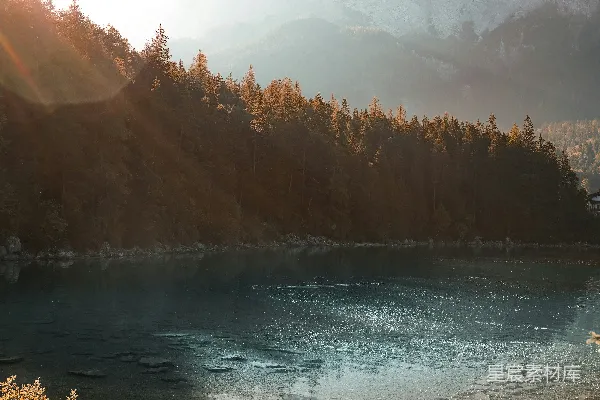高清摄影 晨光中的湖畔