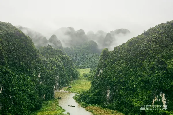 高清摄影 云雾缭绕的喀斯特山河