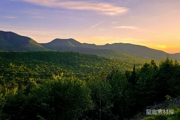 高清摄影 夕阳下的山间绿野