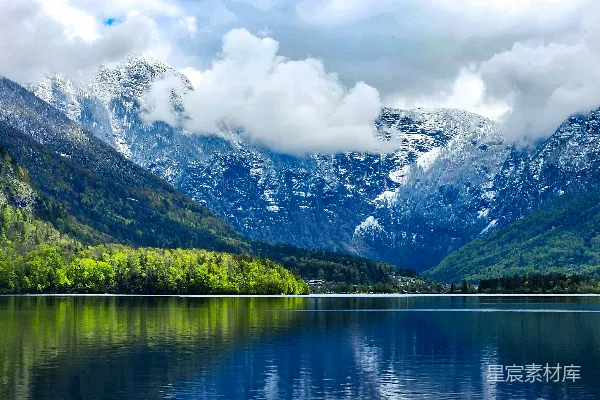高清摄影 雪山倒映湖水的宁静美景