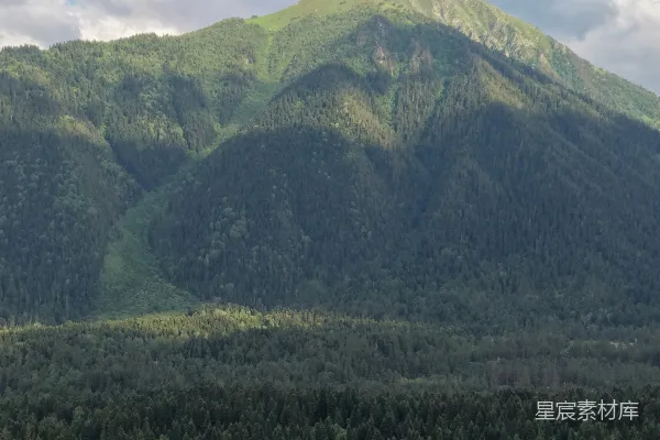 高清摄影 云雾缭绕的山峰