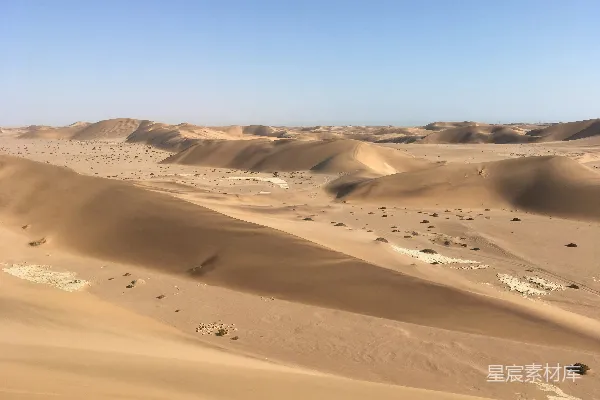 高清摄影 沙漠中的沙丘与蓝天