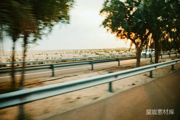 高清摄影 旅途中的一瞥：沙漠公路
