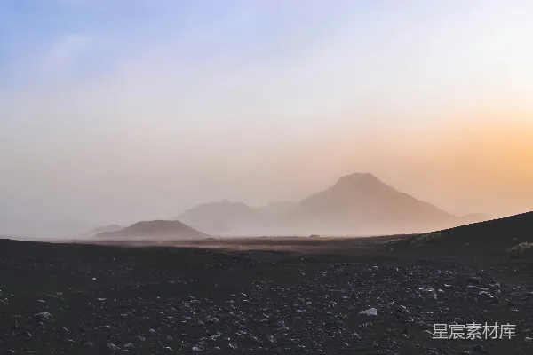 高清摄影 黄昏下的火山荒原
