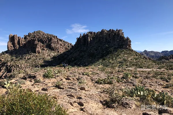 高清摄影 荒漠中的壮丽山峰