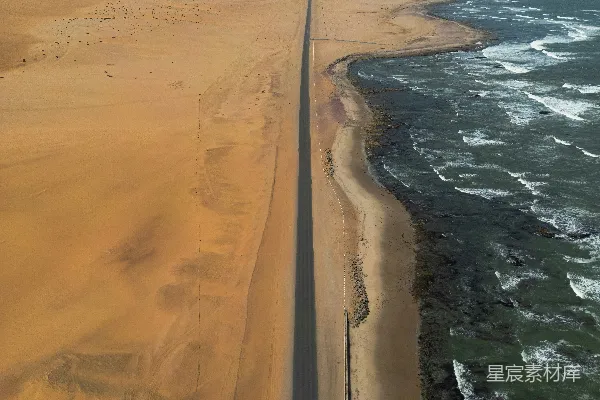高清摄影 沙漠海岸线上的公路