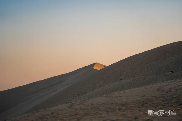 高清摄影 夕阳下的沙漠山丘
