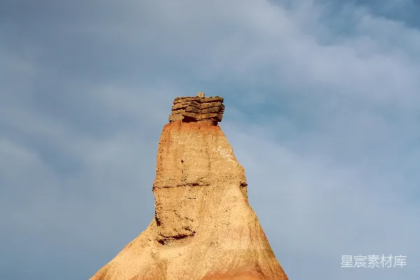 高清摄影 沙漠中的孤峰