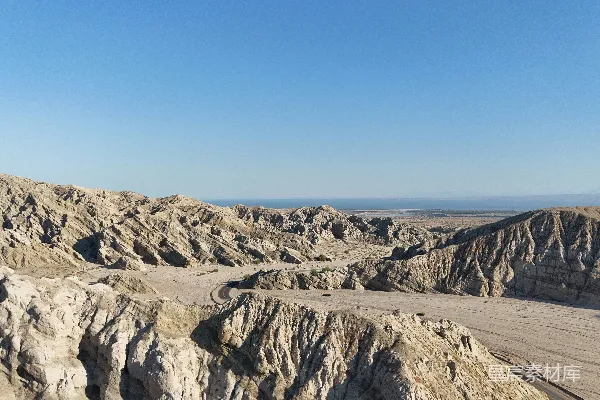 高清摄影 荒漠山脉与蜿蜒道路