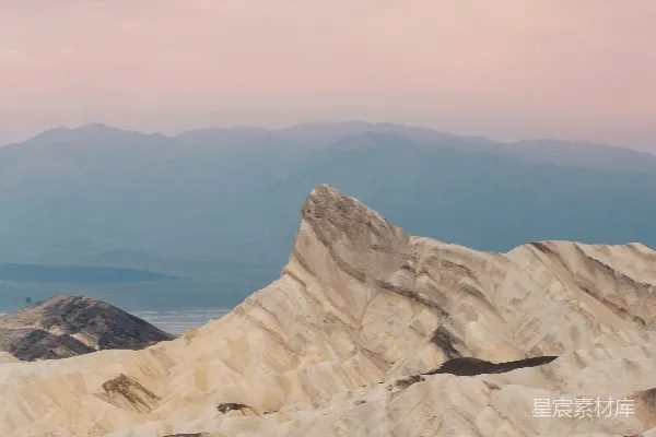 高清摄影 日落时分的沙漠山峰