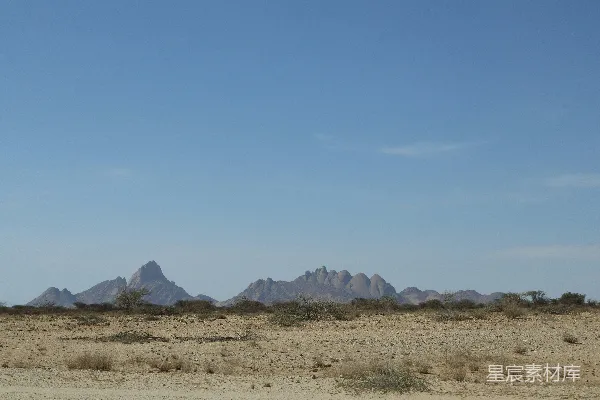 高清摄影 荒漠中的山峰