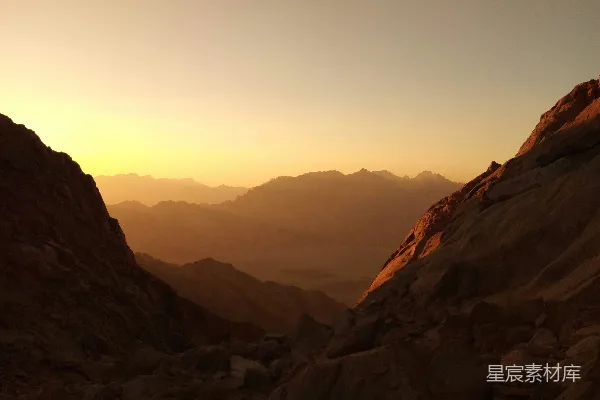 高清摄影 夕阳下的山脉