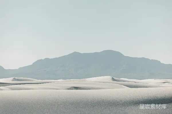高清摄影 沙漠与山脉的静谧景象