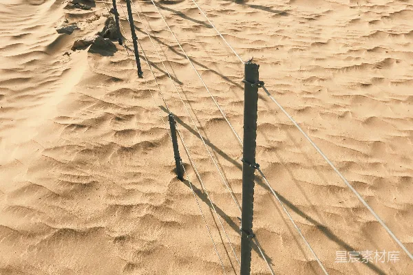 高清摄影 沙漠中的风沙防护网