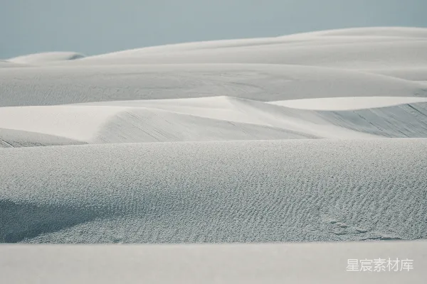 高清摄影 沙漠雪景：静谧的白色沙丘