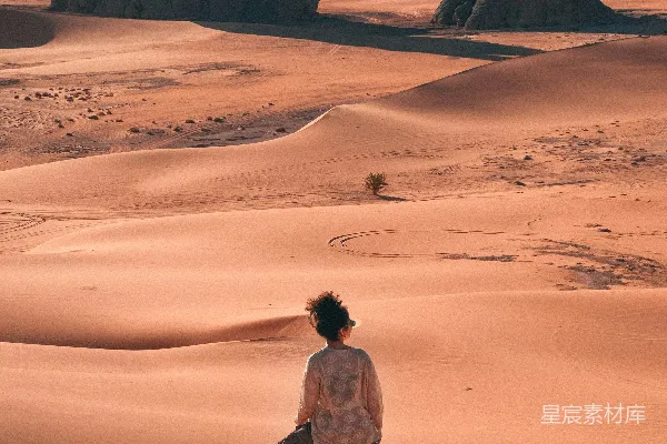 高清摄影 沙漠中的独立女性