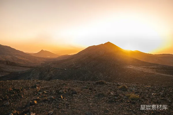 高清摄影 夕阳下的荒漠山景