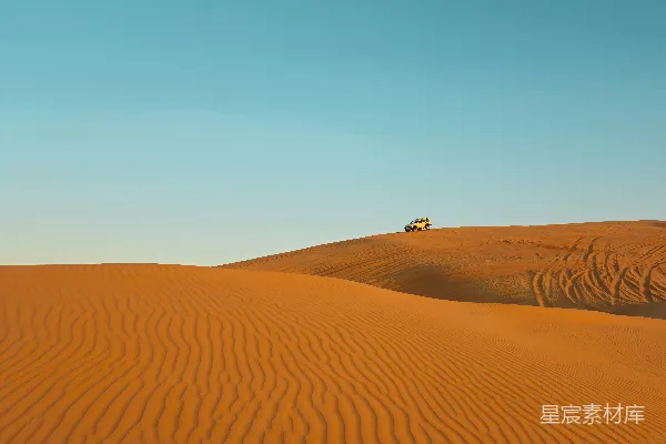 高清摄影 沙漠中的探险者