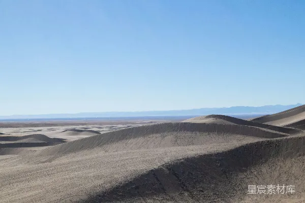 高清摄影 荒凉的火山口与沙漠