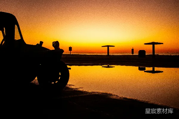高清摄影 夕阳下的沙滩车